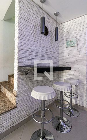 Casa à venda com 100m², 2 quartos e 2 vagasSala
