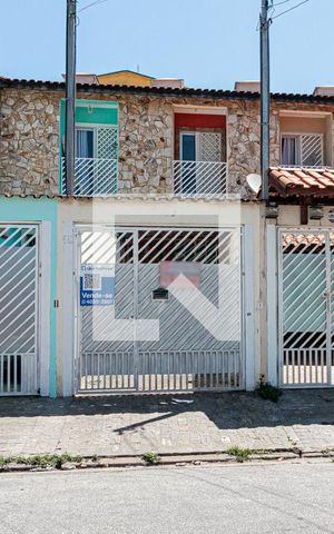 Casa à venda com 100m², 2 quartos e 2 vagasFachada