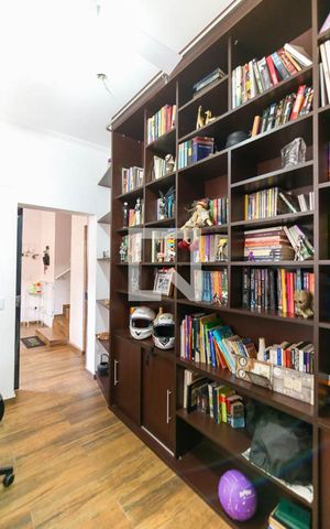 Casa à venda com 500m², 5 quartos e 5 vagas Casa à venda com 500m², 5 quartos e 5 vagasEscritório