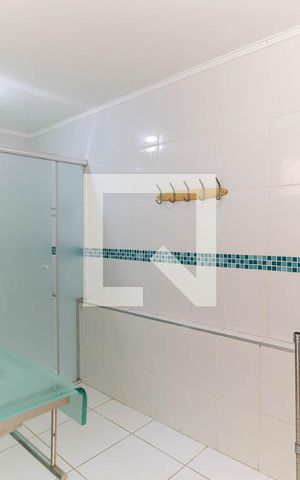 Casa à venda com 500m², 5 quartos e 5 vagas Casa à venda com 500m², 5 quartos e 5 vagasBanheiro de serviço