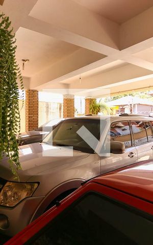 Casa à venda com 500m², 5 quartos e 5 vagas Casa à venda com 500m², 5 quartos e 5 vagasGaragem
