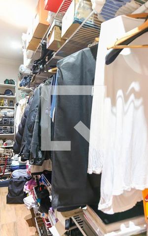 Casa à venda com 500m², 5 quartos e 5 vagas Casa à venda com 500m², 5 quartos e 5 vagasCloset da suíte