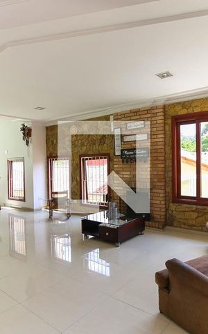 Casa à venda com 500m², 5 quartos e 5 vagas Casa à venda com 500m², 5 quartos e 5 vagasSala