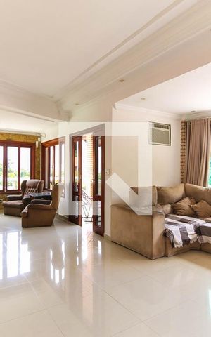 Casa à venda com 500m², 5 quartos e 5 vagas Casa à venda com 500m², 5 quartos e 5 vagasSala