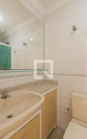 Apartamento à venda com 74m², 3 quartos e 2 vagas Apartamento à venda com 74m², 3 quartos e 2 vagasBanheiro