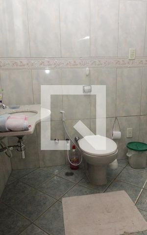 Casa à venda com 345m², 3 quartos e 5 vagas Casa à venda com 345m², 3 quartos e 5 vagasBanheiro da Suíte 2
