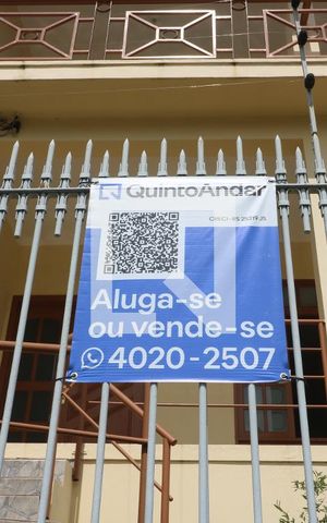 Casa à venda com 345m², 3 quartos e 5 vagas Casa à venda com 345m², 3 quartos e 5 vagasFachada