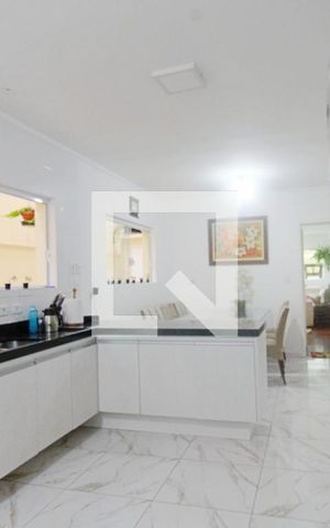 Casa à venda com 147m², 3 quartos e 2 vagas Casa à venda com 147m², 3 quartos e 2 vagasCozinha