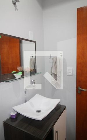 Casa à venda com 104m², 3 quartos e 2 vagasLavabo