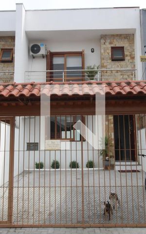 Casa à venda com 104m², 3 quartos e 2 vagasFachada