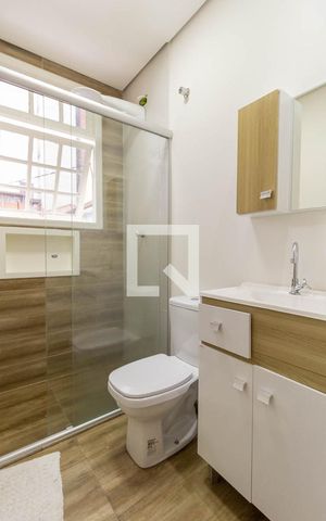 Casa para alugar com 92m², 2 quartos e 1 vaga Casa para alugar com 92m², 2 quartos e 1 vagaBanheiro da Suíte 1