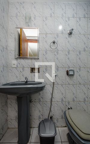Casa para alugar com 74m², 2 quartos e sem vaga Casa para alugar com 74m², 2 quartos e sem vagaBanheiro