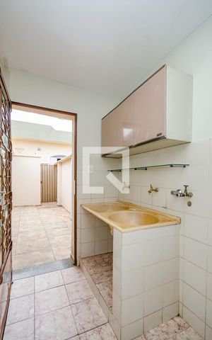 Casa para alugar com 74m², 2 quartos e sem vaga Casa para alugar com 74m², 2 quartos e sem vagaÁrea de Serviço