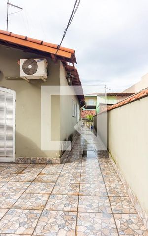 Casa à venda com 140m², 3 quartos e 2 vagas Casa à venda com 140m², 3 quartos e 2 vagasSacada