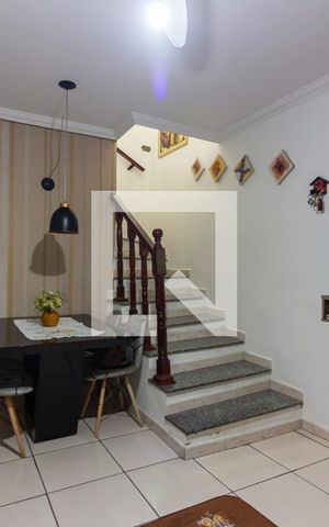 Casa à venda com 140m², 3 quartos e 2 vagas Casa à venda com 140m², 3 quartos e 2 vagasSala