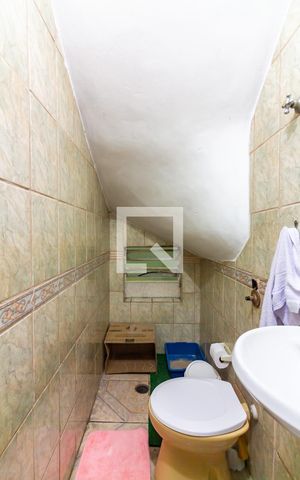 Casa à venda com 140m², 3 quartos e 2 vagas Casa à venda com 140m², 3 quartos e 2 vagasLavabo