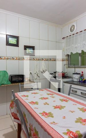 Casa à venda com 140m², 3 quartos e 2 vagas Casa à venda com 140m², 3 quartos e 2 vagasCozinha