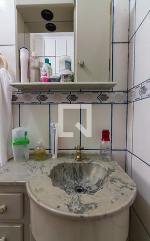 Casa à venda com 140m², 3 quartos e 2 vagas Casa à venda com 140m², 3 quartos e 2 vagasBanheiro