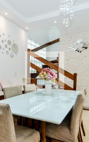 Casa à venda com 200m², 3 quartos e 4 vagasSala