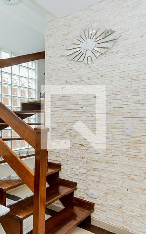 Casa à venda com 200m², 3 quartos e 4 vagasEscada Sala/Quartos