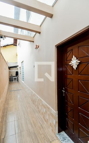 Casa à venda com 200m², 3 quartos e 4 vagasCorredor Lateral 