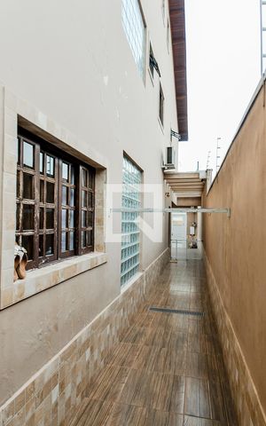 Casa à venda com 200m², 3 quartos e 4 vagasCorredor Lateral 