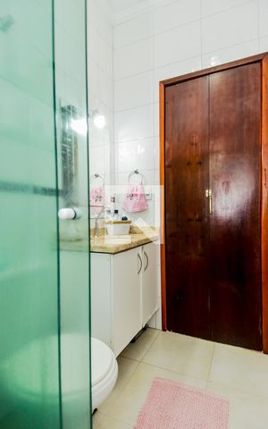 Casa à venda com 200m², 3 quartos e 4 vagasBanheiro da Suíte 3
