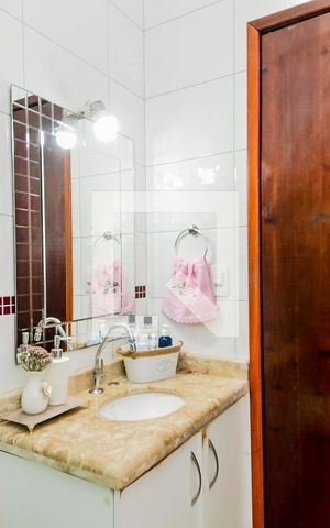 Casa à venda com 200m², 3 quartos e 4 vagasBanheiro da Suíte 3