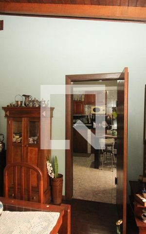 Casa à venda com 254m², 4 quartos e 5 vagas Casa à venda com 254m², 4 quartos e 5 vagasSala de Jantar