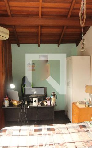 Casa à venda com 254m², 4 quartos e 5 vagas Casa à venda com 254m², 4 quartos e 5 vagasQuarto 1