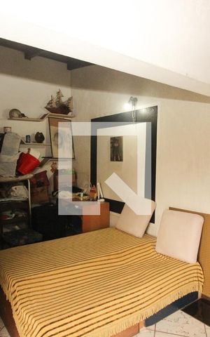 Casa à venda com 254m², 4 quartos e 5 vagas Casa à venda com 254m², 4 quartos e 5 vagasQuarto 2