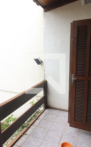 Casa à venda com 254m², 4 quartos e 5 vagas Casa à venda com 254m², 4 quartos e 5 vagasSacada do Quarto 3