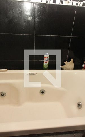 Casa à venda com 254m², 4 quartos e 5 vagas Casa à venda com 254m², 4 quartos e 5 vagasBanheiro da Suíte