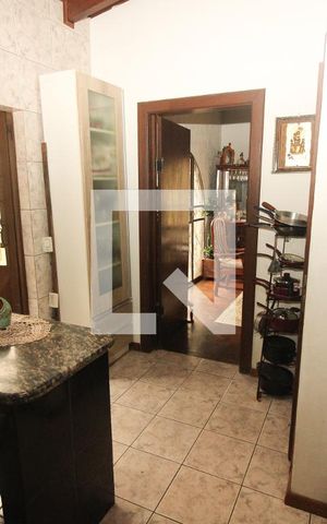 Casa à venda com 254m², 4 quartos e 5 vagas Casa à venda com 254m², 4 quartos e 5 vagasCozinha 2