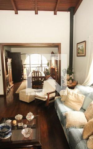 Casa à venda com 254m², 4 quartos e 5 vagas Casa à venda com 254m², 4 quartos e 5 vagasSala 1