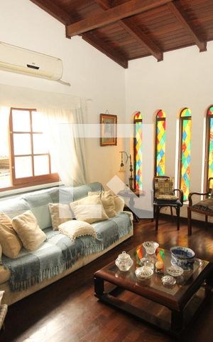Casa à venda com 254m², 4 quartos e 5 vagas Casa à venda com 254m², 4 quartos e 5 vagasSala 1