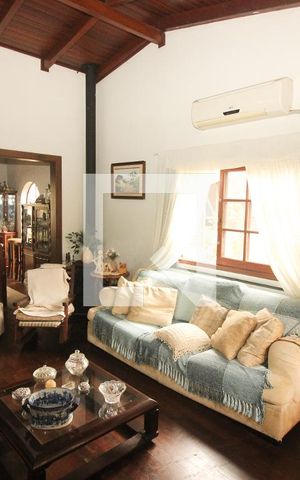 Casa à venda com 254m², 4 quartos e 5 vagas Casa à venda com 254m², 4 quartos e 5 vagasSala 1