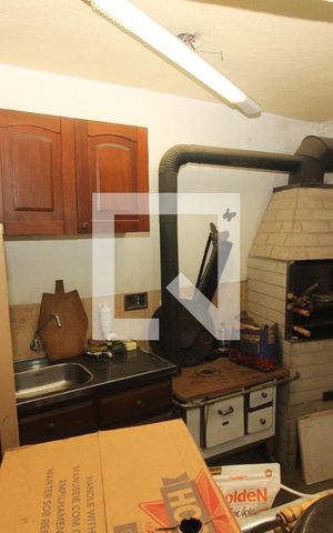 Casa à venda com 254m², 4 quartos e 5 vagas Casa à venda com 254m², 4 quartos e 5 vagasvaranda