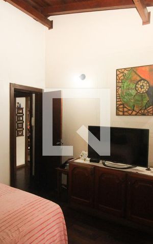 Casa à venda com 254m², 4 quartos e 5 vagas Casa à venda com 254m², 4 quartos e 5 vagasQuarto Suíte