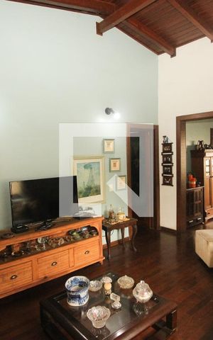 Casa à venda com 254m², 4 quartos e 5 vagas Casa à venda com 254m², 4 quartos e 5 vagasSala 1