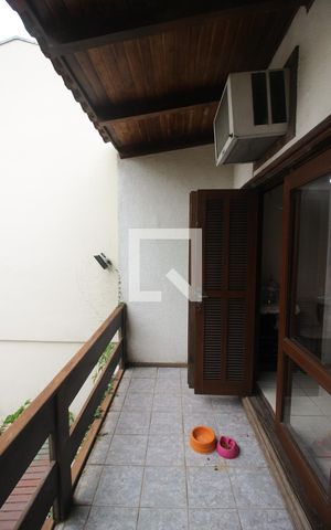Casa à venda com 254m², 4 quartos e 5 vagas Casa à venda com 254m², 4 quartos e 5 vagasSacada do Quarto 3