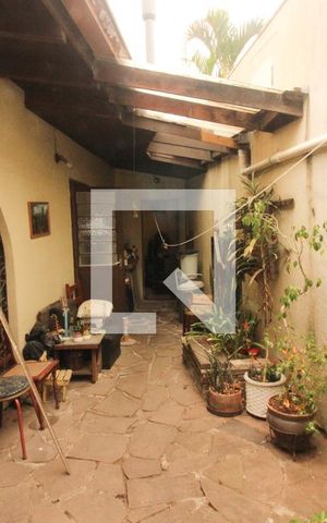 Casa à venda com 254m², 4 quartos e 5 vagas Casa à venda com 254m², 4 quartos e 5 vagasQuintal