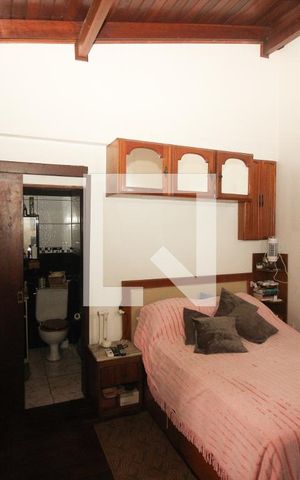 Casa à venda com 254m², 4 quartos e 5 vagas Casa à venda com 254m², 4 quartos e 5 vagasQuarto Suíte