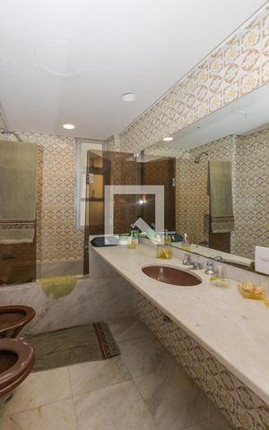 Apartamento à venda com 170m², 3 quartos e 1 vaga Apartamento à venda com 170m², 3 quartos e 1 vagaBanheiro