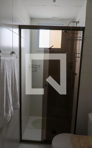 Apartamento para alugar com 56m², 2 quartos e 1 vaga Apartamento para alugar com 56m², 2 quartos e 1 vagaBanheiro da Suíte