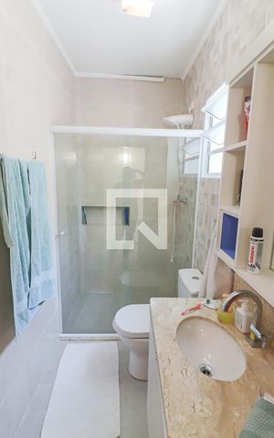 Casa à venda com 300m², 14 quartos e 2 vagas Casa à venda com 300m², 14 quartos e 2 vagasApt 1 - Banheiro