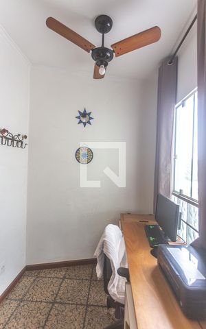 Casa à venda com 237m², 4 quartos e 4 vagas Casa à venda com 237m², 4 quartos e 4 vagasOffice