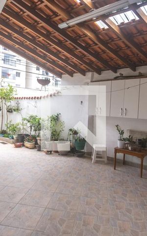 Casa à venda com 237m², 4 quartos e 4 vagas Casa à venda com 237m², 4 quartos e 4 vagasÁrea de serviço