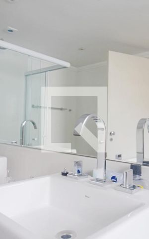 Apartamento à venda com 165m², 3 quartos e 3 vagas Apartamento à venda com 165m², 3 quartos e 3 vagasBanheiro da Suíte 2