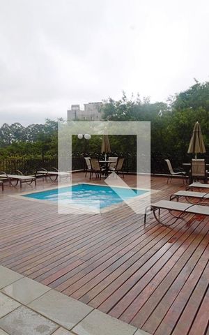 Apartamento à venda com 165m², 3 quartos e 3 vagas Apartamento à venda com 165m², 3 quartos e 3 vagasÁrea comum - Piscina